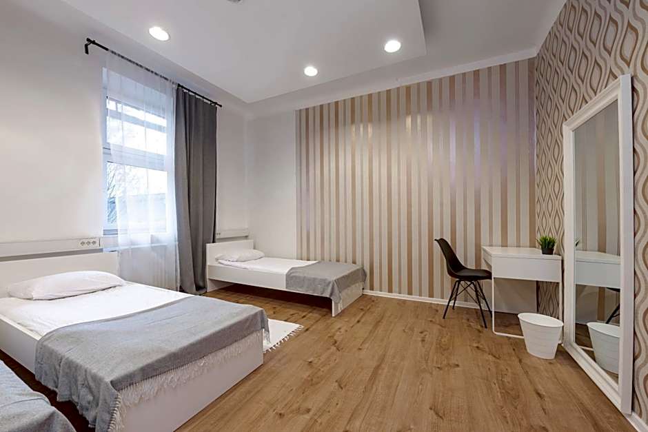 ROYAL ROOMS***