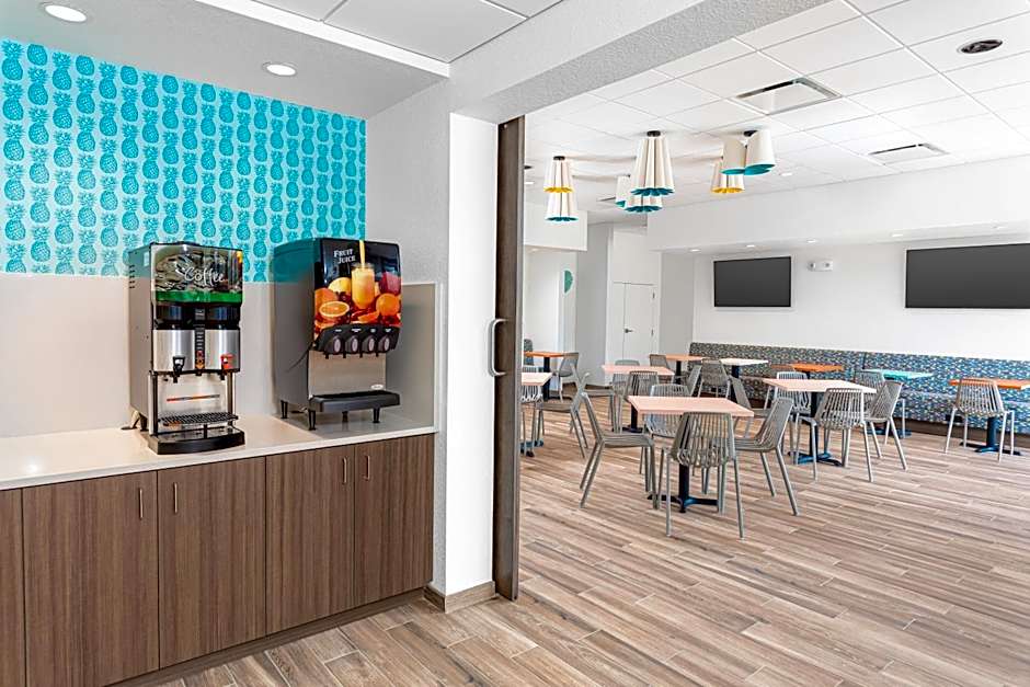 Beachside Hotel and Suites