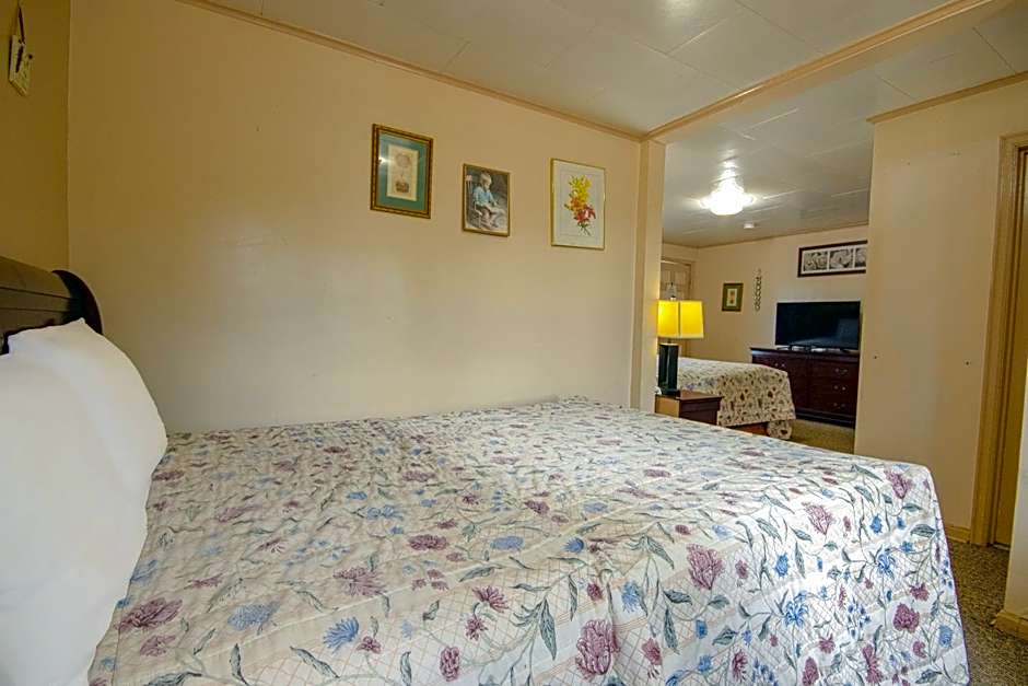 Sunflower Motel Hiawatha By OYO
