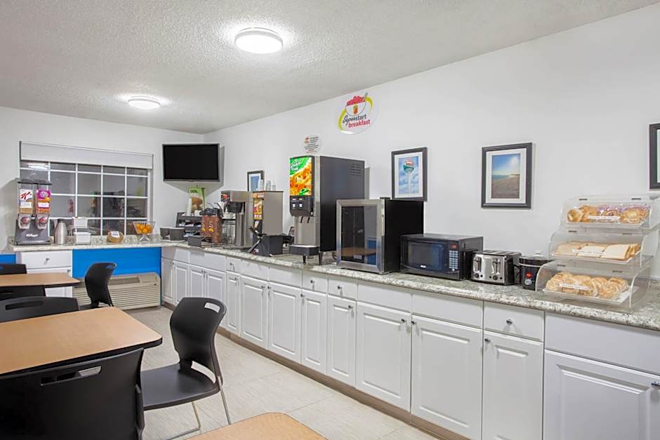 Super 8 by Wyndham Pensacola