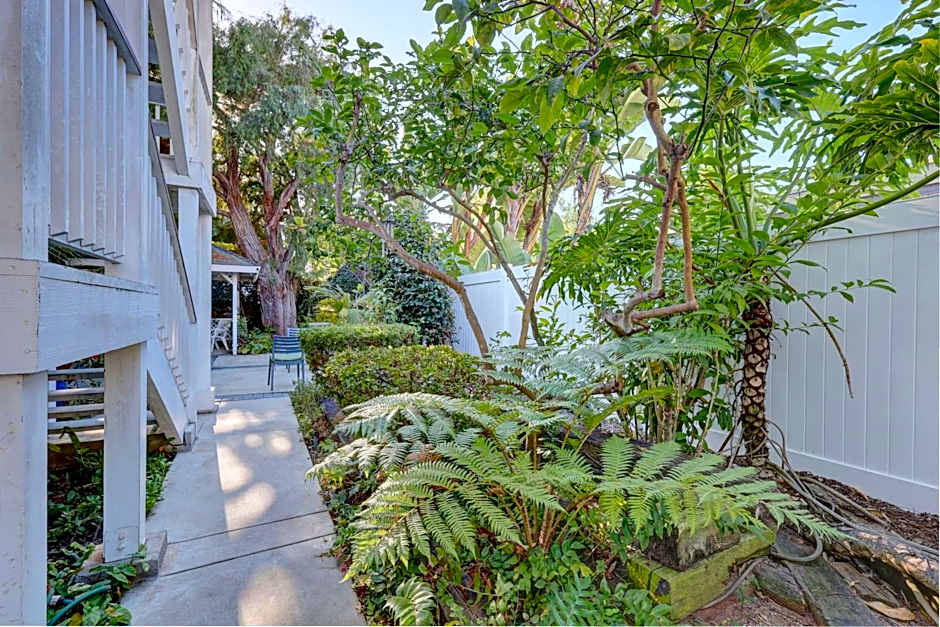 Pelican Cove Inn