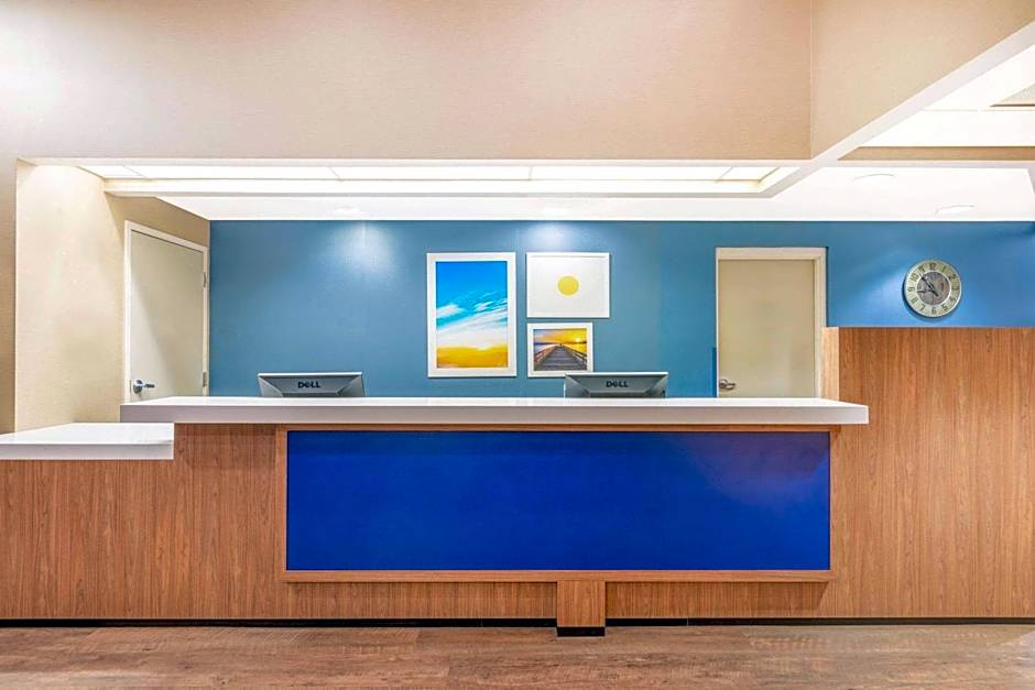Days Inn by Wyndham Eagan Minnesota Near Mall of America