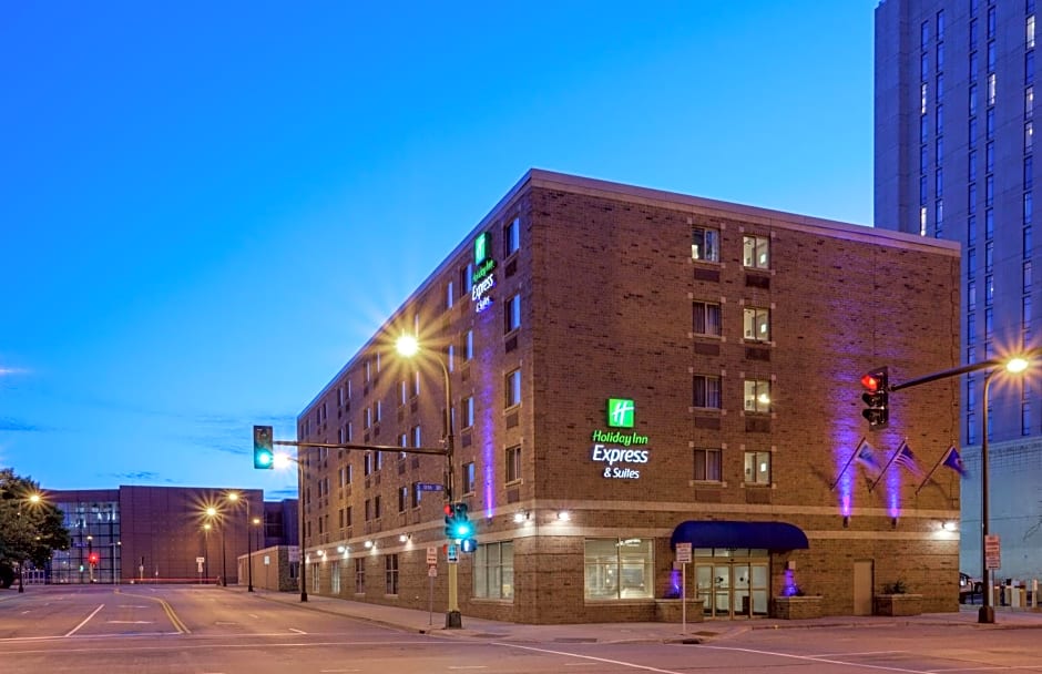 Holiday Inn Express Hotel And Suites Minneapolis Downtown
