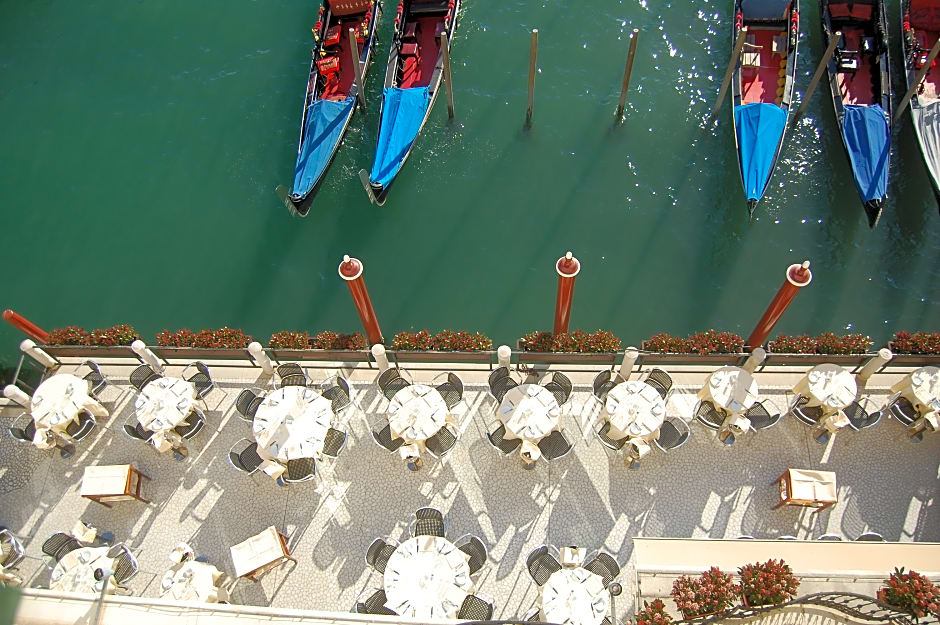 Hotel Monaco & Grand Canal