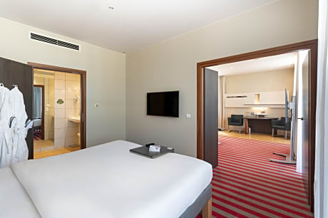Deluxe Suite with 1 king-size bed and sofa bed