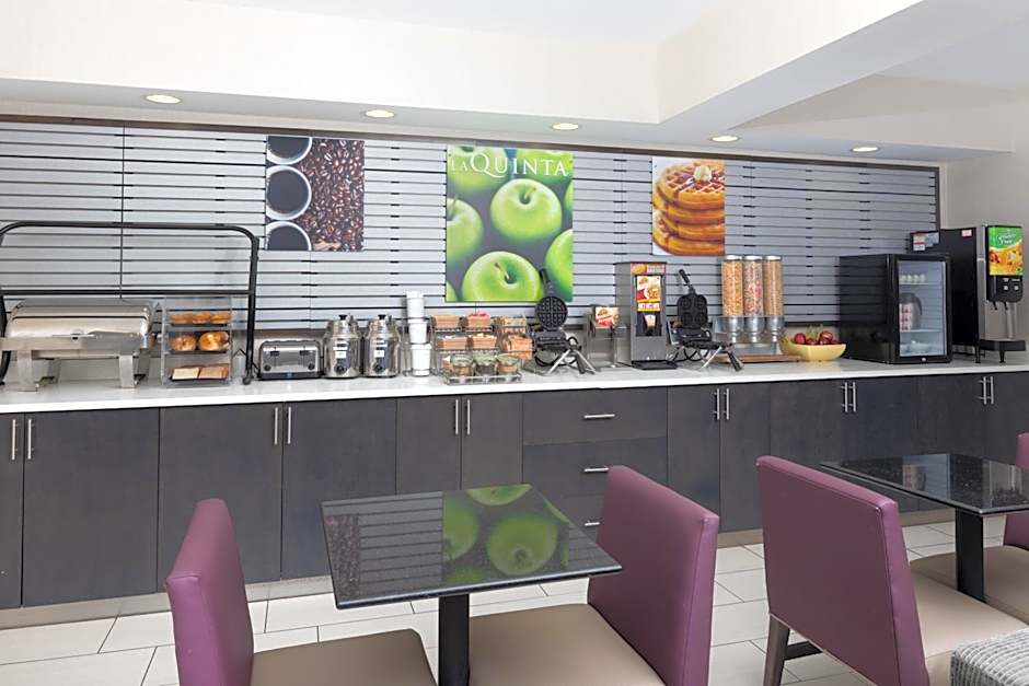 La Quinta Inn & Suites by Wyndham Snellville - Stone Mountain