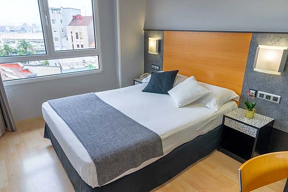 1 Queen Bed — 7 fotoğraftan 1. fotoğraf
