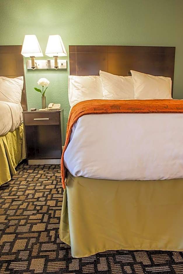 Marinwood Inn & Suites