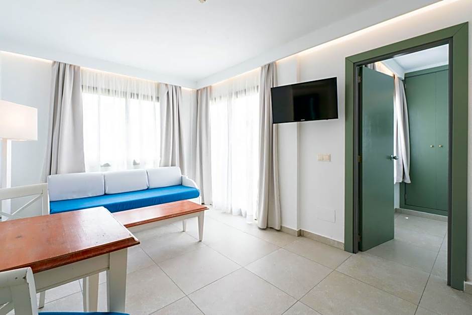 GUYA WAVE HOTEL