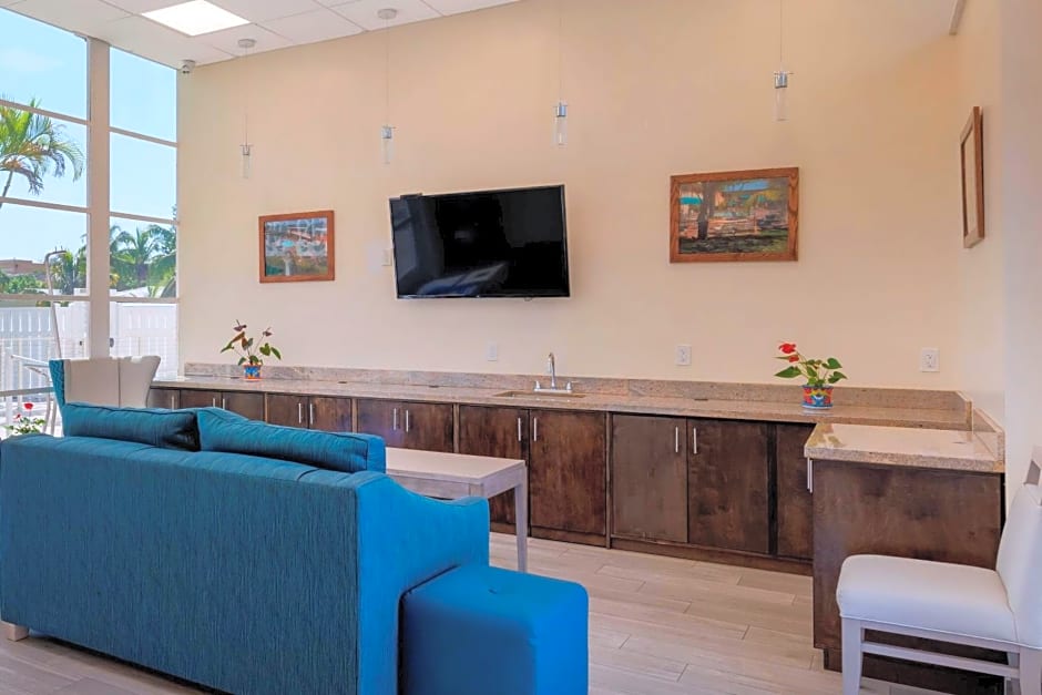 Downtown Hollywood Gardens Inn & Suites