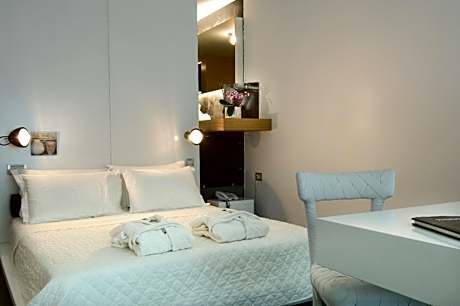 Modern Junior Art Suite