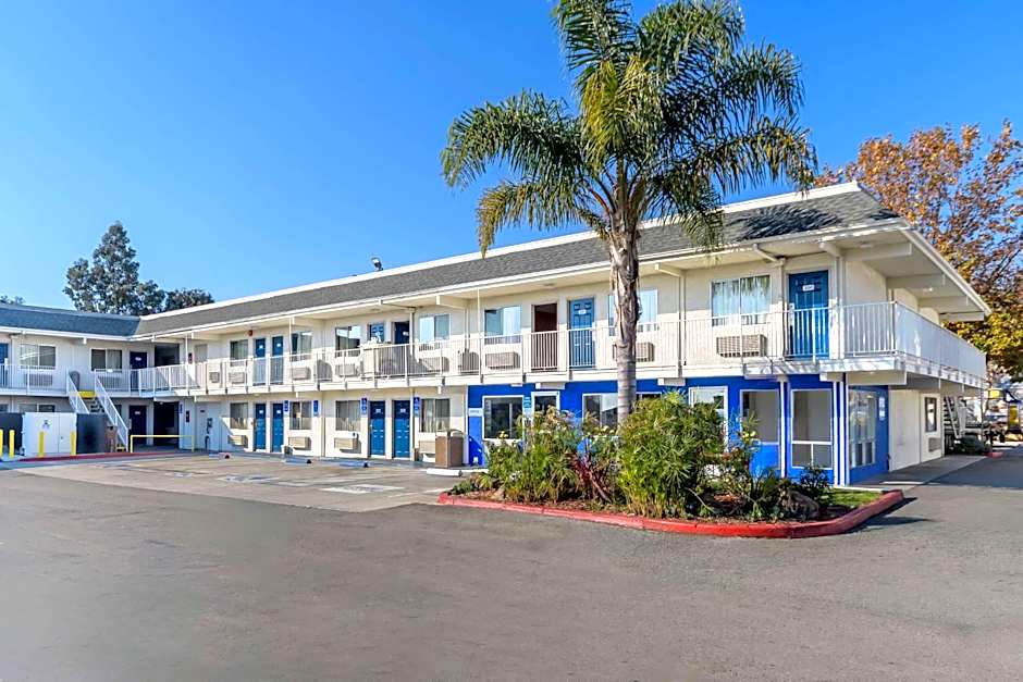 Motel 6 Hayward, CA- Silicon Valley Gateway