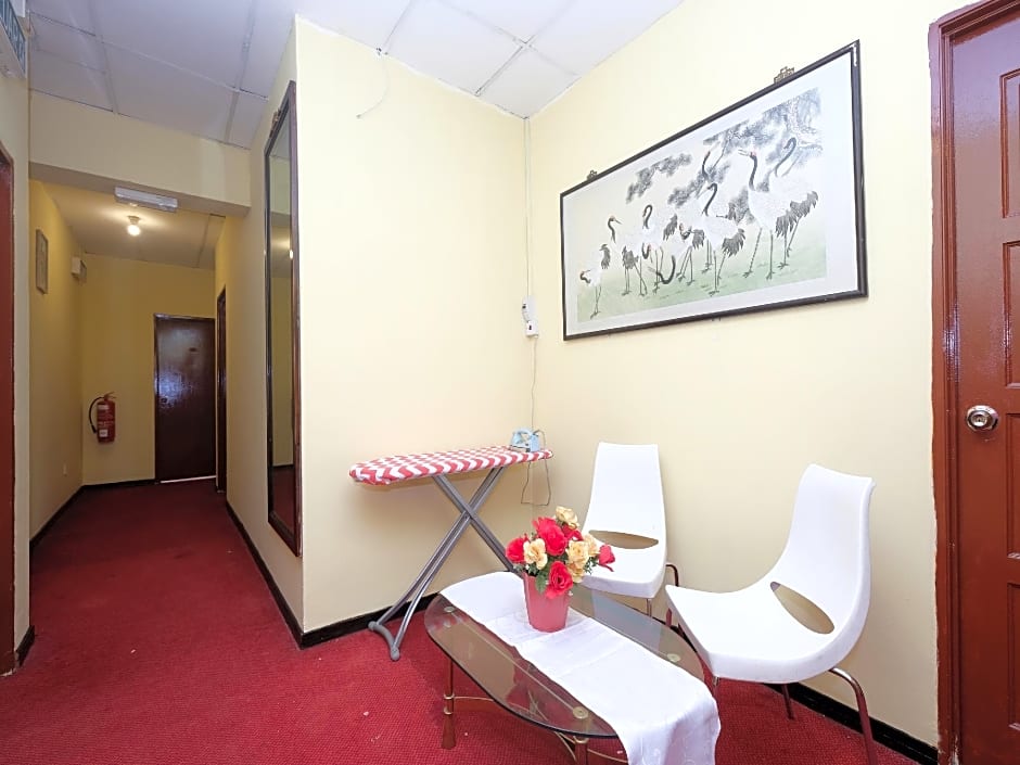 SUPER OYO 44029 Tudor Home Inn