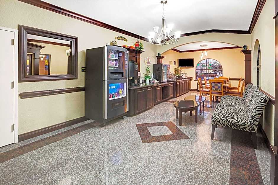 Super 8 by Wyndham Houston Hobby Airport South – Houston, TX