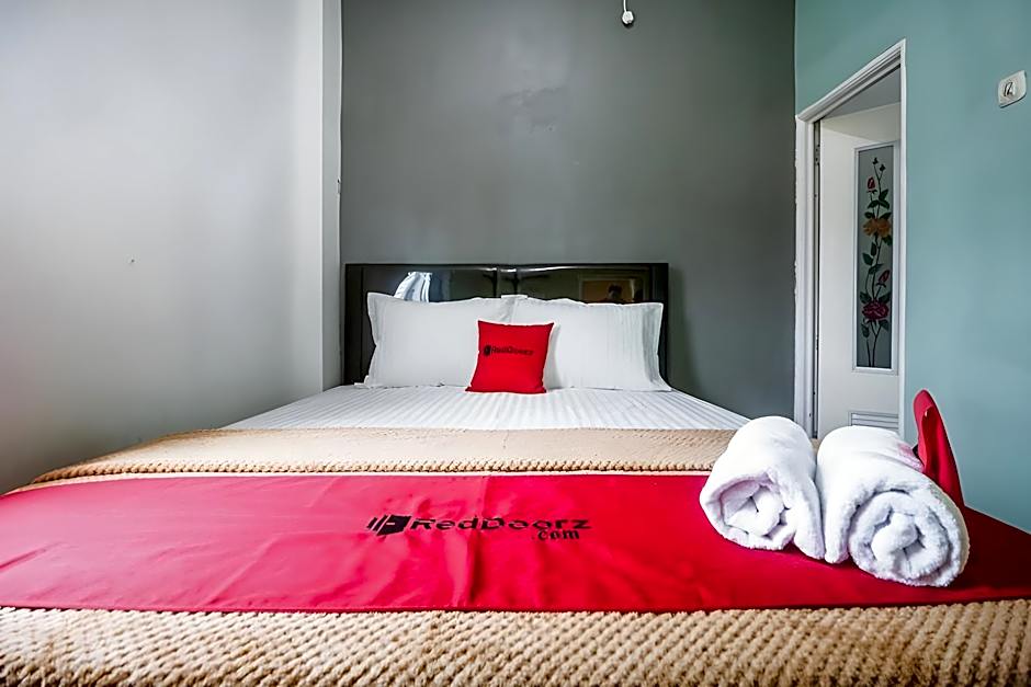 RedDoorz near Politeknik Manado