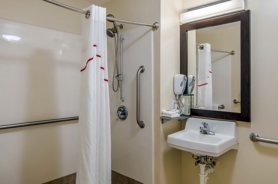 Red Roof Inn & Suites Pensacola East - Milton