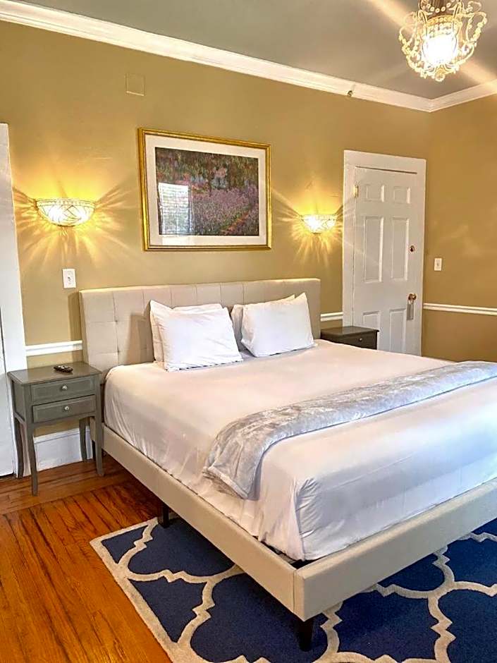 Bellevue Manor