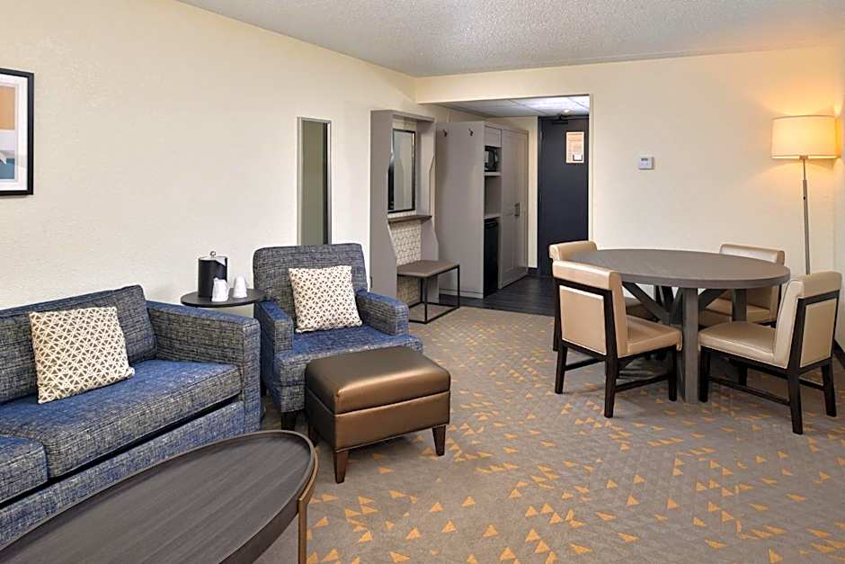 Holiday Inn Hotel & Suites Overland Park-Convention Center By IHG