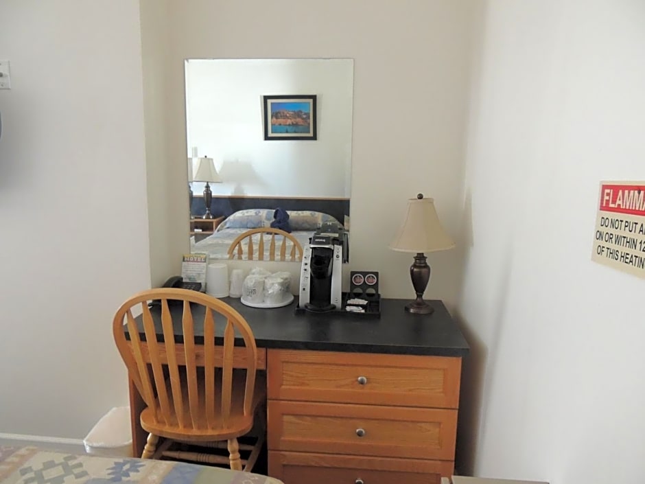 100 Mile Motel & RV Park