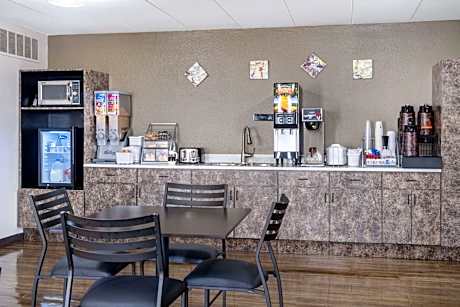 Super 8 by Wyndham Owatonna