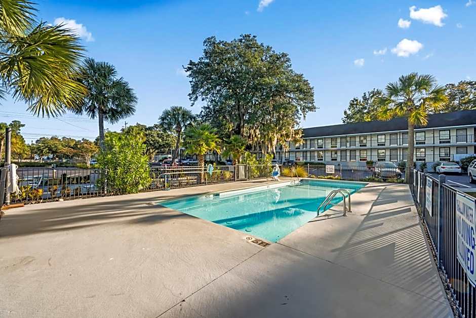 Charleston Creekside Inn