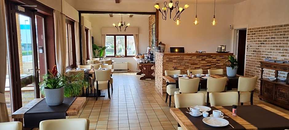 Hotel Westendia and Free Parking Top Breakfast