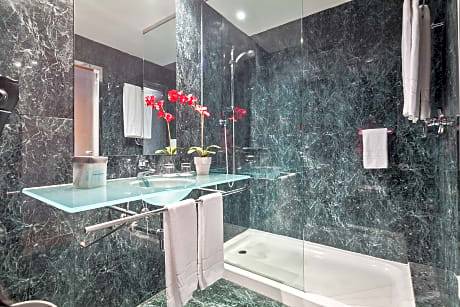 SINGLE STANDARD ROOM