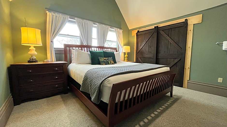 Stone Gables Inn