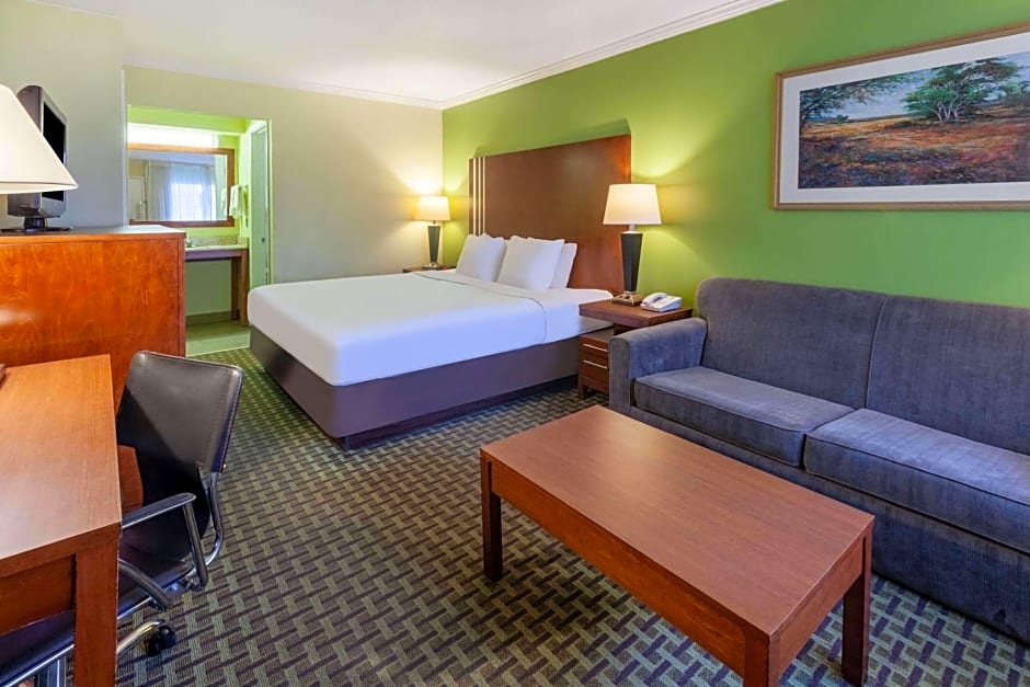 Days Inn by Wyndham Austintown