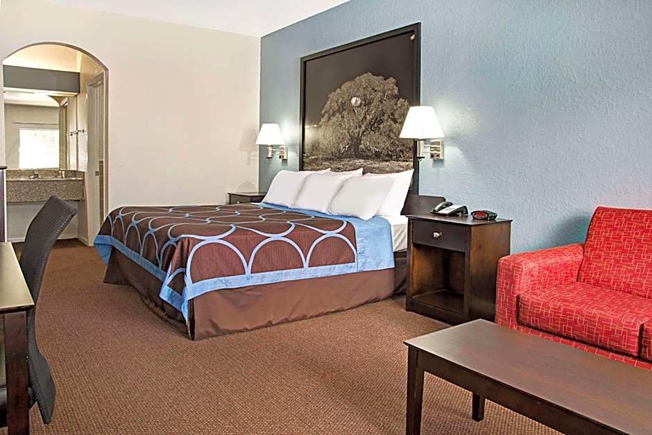 Super 8 by Wyndham Houston/Brookhollow NW