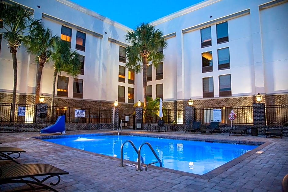 Hampton Inn Patriots Point