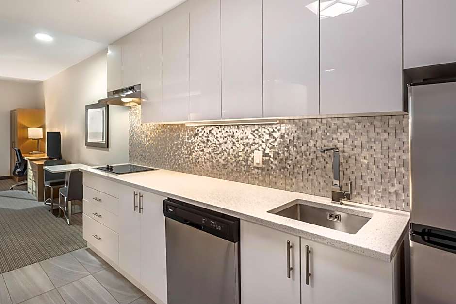 Executive Residency by Best Western Calgary City View North