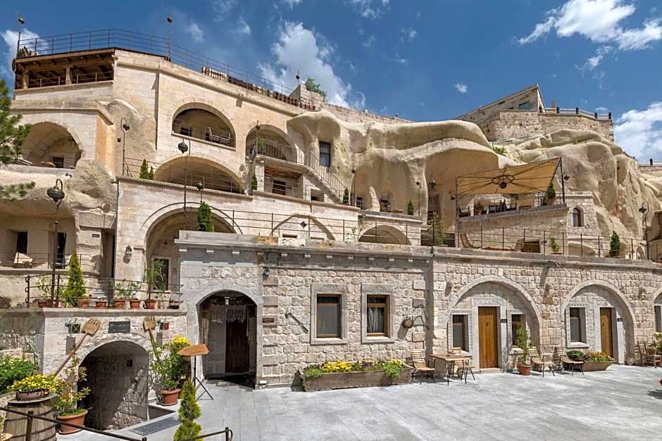 Hera Cave Suites