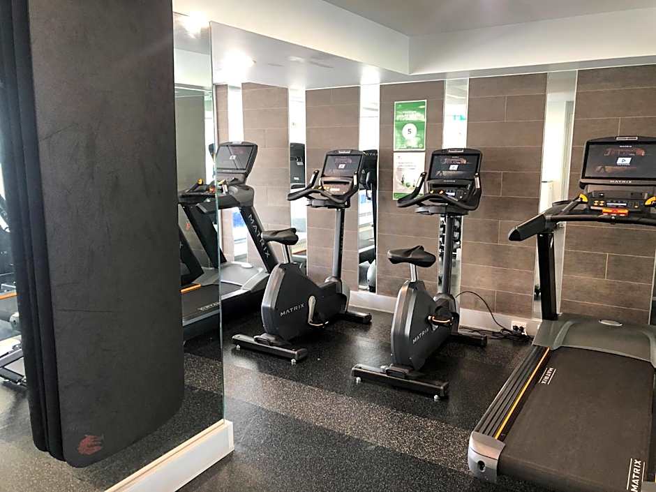 Oaks Adelaide Embassy Suites