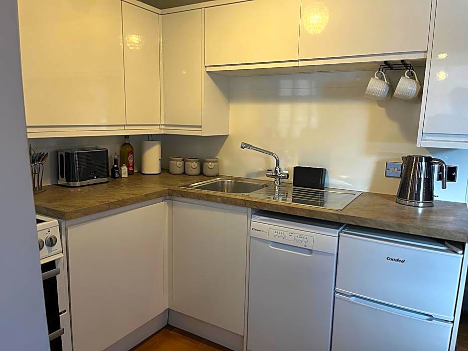 Crown and Cushion Appleby