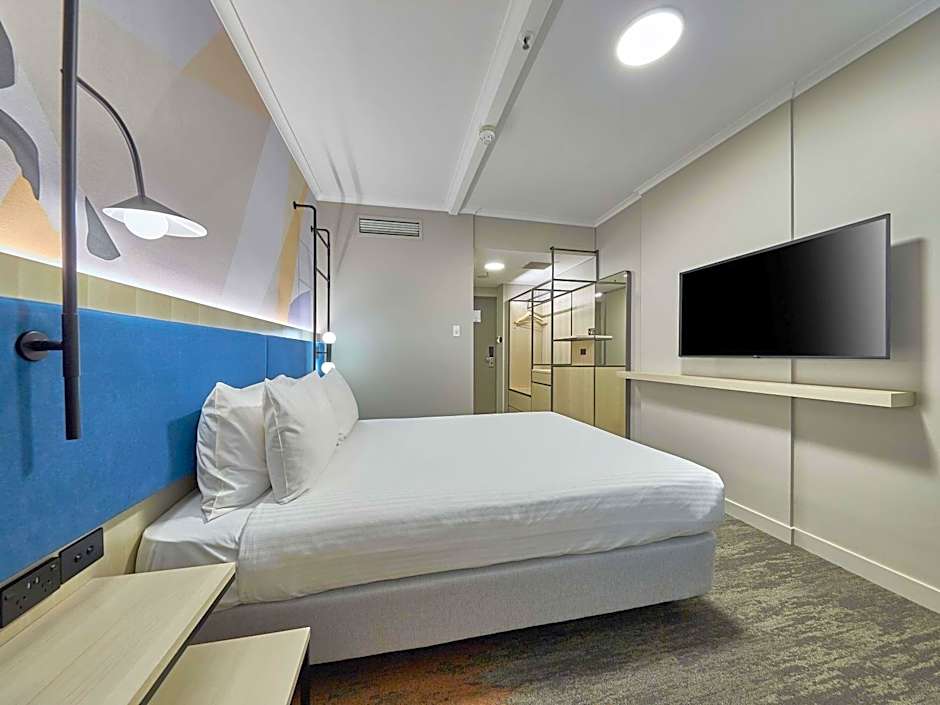 Ibis Perth