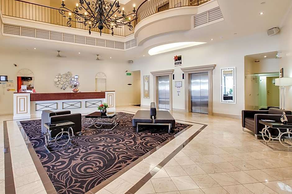 Central Cosmo Apartment Hotel