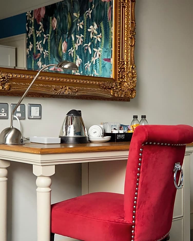 The Christopher Hotel Bar and Grill