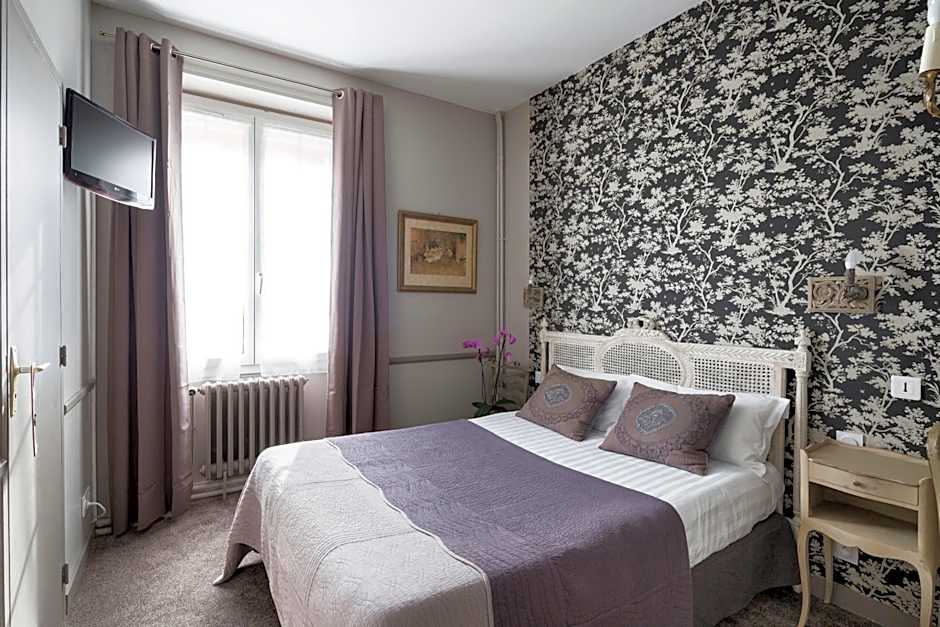 Photo 1 of 18 of Double Room