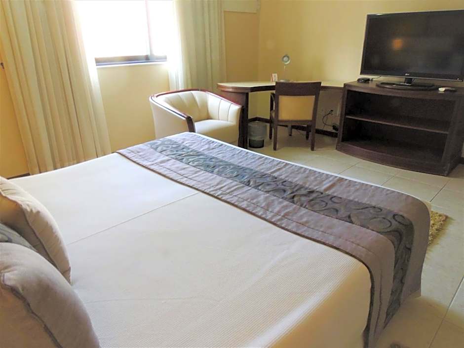 Mondrian Suite Hotel