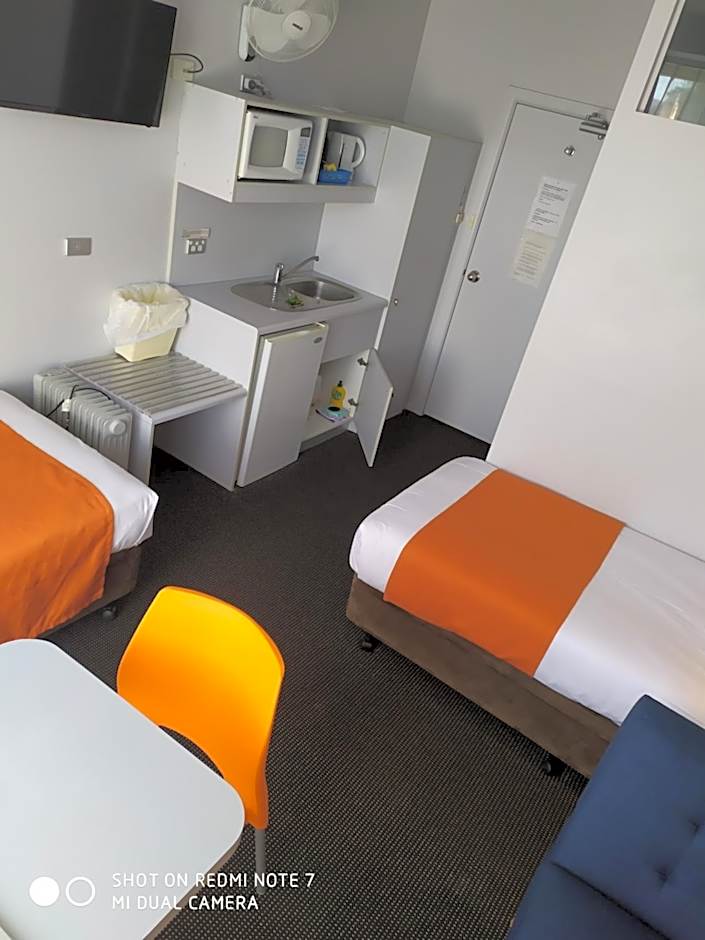 Waterfront Lodge Motel