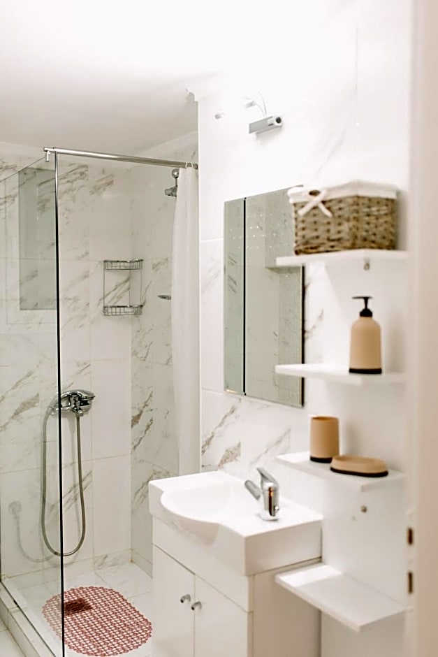 BEST HOUSE, CENTRAL APRTM., AGIOU NIKOLAOU, PATRA