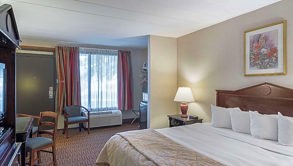 Quality Inn & Suites Skyways