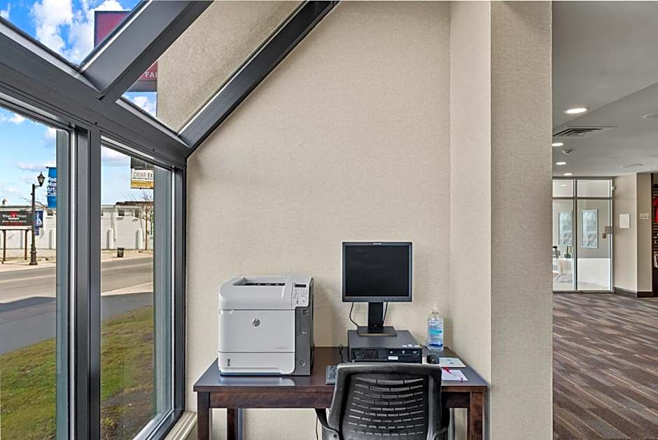 Ramada By Wyndham, Niagara Falls Near Fallsview District