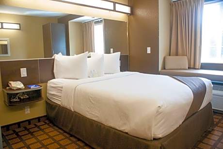 1 Queen Bed Studio Suite Non-Smoking