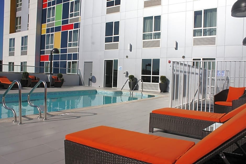 Holiday Inn Express North Hollywood Burbank Area