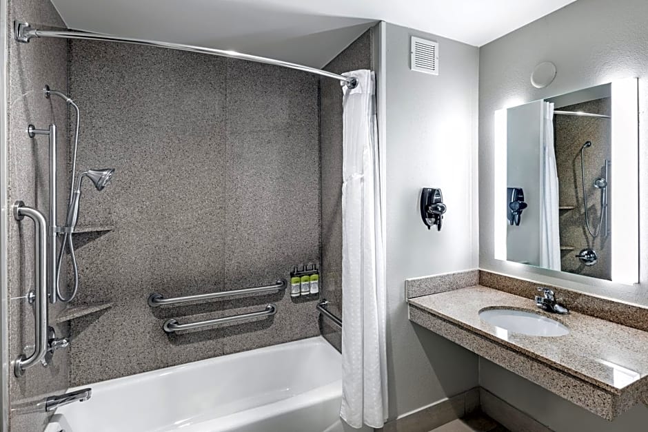 Holiday Inn Express Hotel & Suites Pryor By IHG