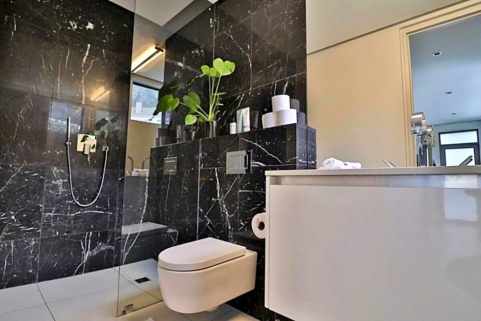 Amara 2 -Designer Penthouse with Solar Power