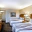 La Quinta Inn & Suites by Wyndham Islip Macarthur Airport