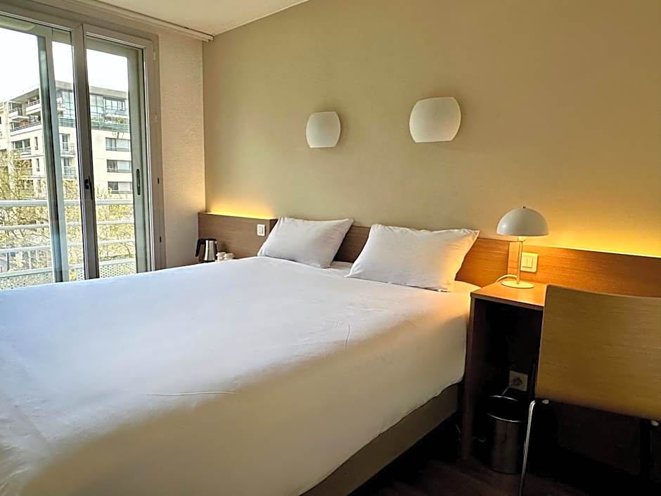 CAMPANILE PARIS 12 - Bercy Village